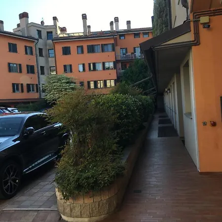 Hotel Mima House *